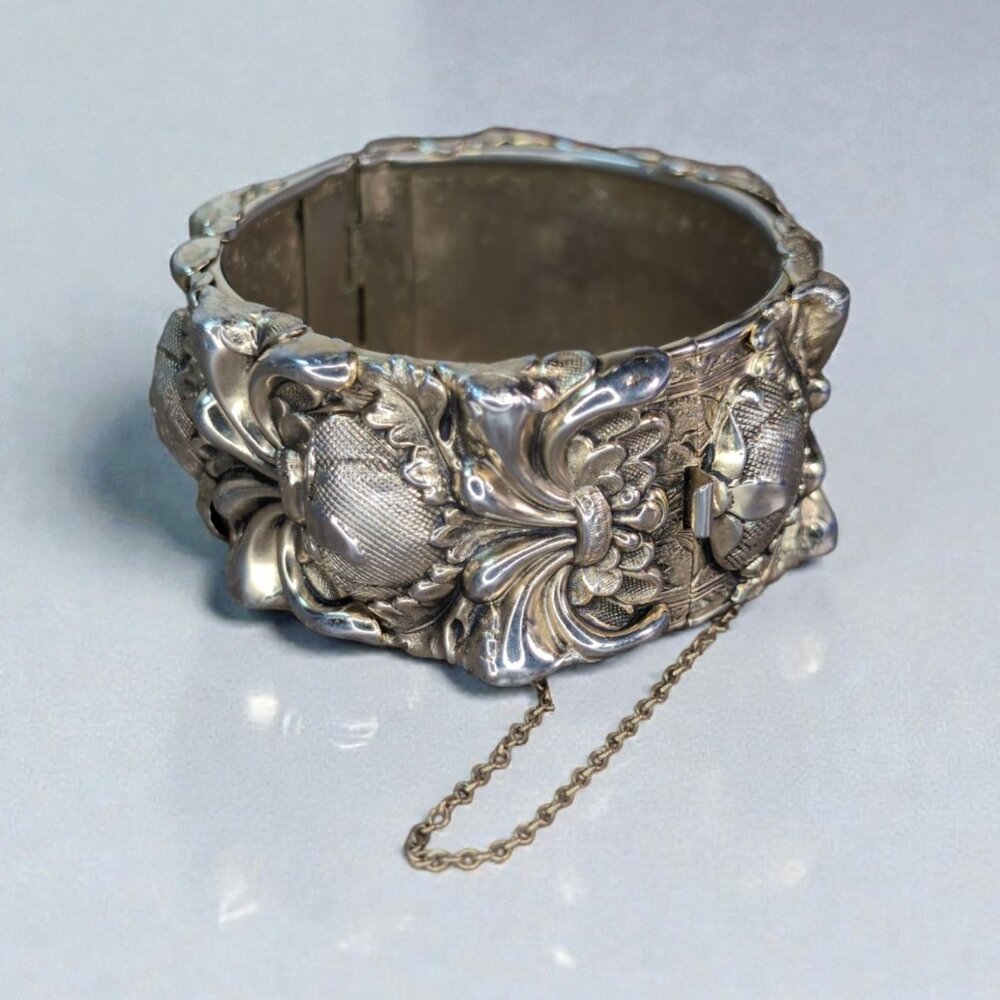 Vintage Whiting & Davis Victorian Revival Gold Tone Hinged Bangle Bracelet Safet